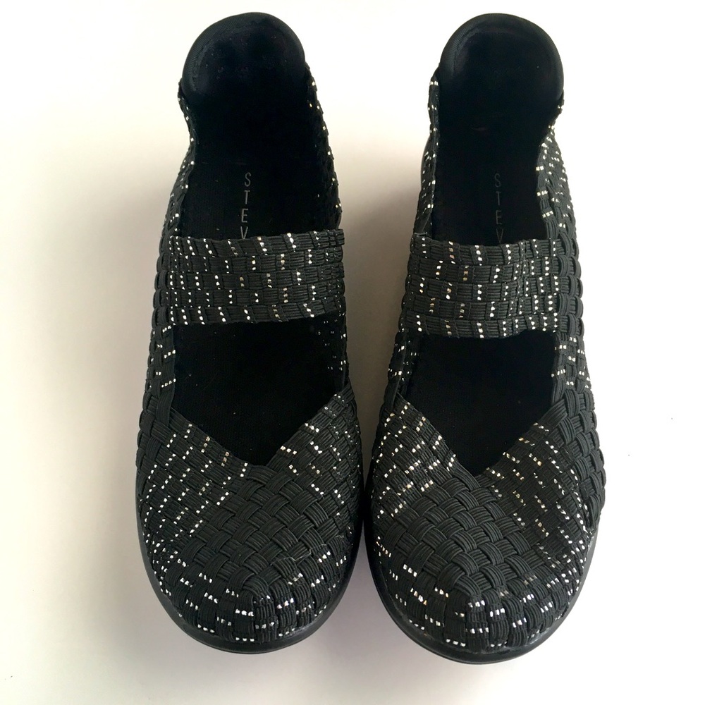 NWOT Steve Madden Black Silver Thread Wedges